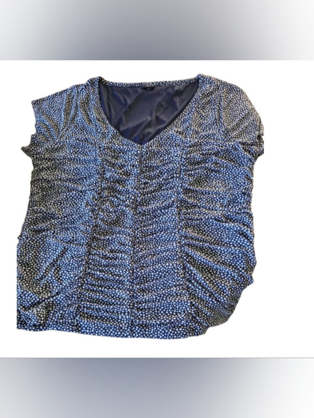 Torrid Shirred Blue Dot Shirt Size 4 Scoop Neck Short Sleeve Top